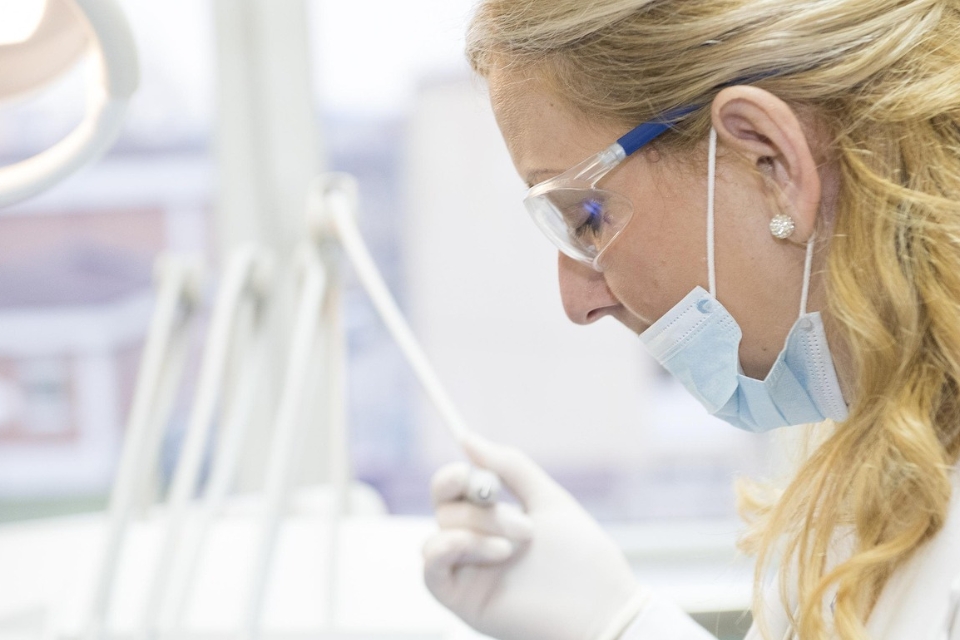 Kvinna I Laboratorium Camurus 960X640px