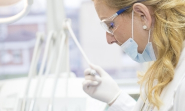 Kvinna I Laboratorium Camurus 366X220