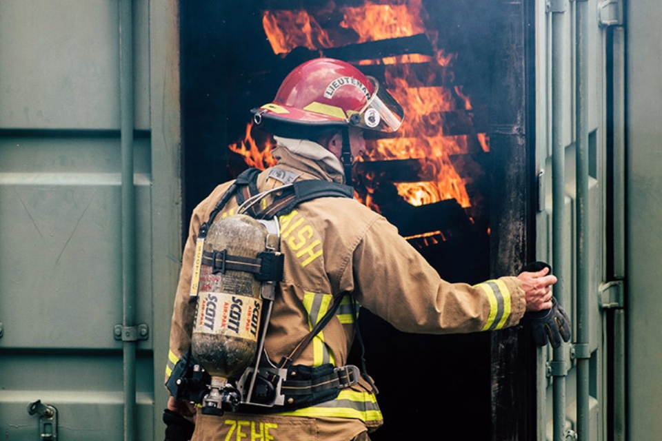 Brandman Vid Eld 960X640px