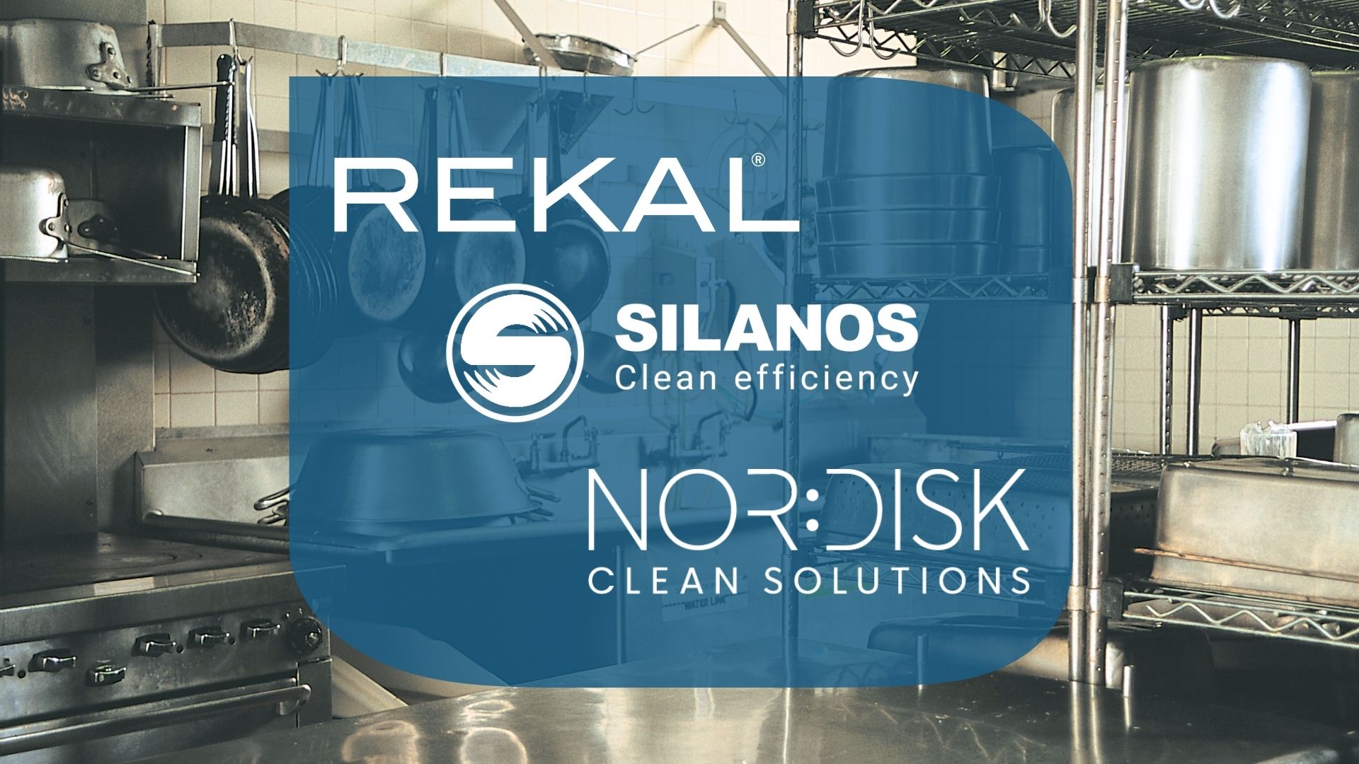 Rekal, Silanos och Nor:disks loggor samlas i en transparent blå ruta framför ett diskrum.